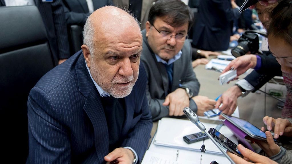 Kuvituskuvassa Iranin öljyministeri Bijan Zangeneh OPEC:n kokouksessa Wienissä Itävallassa 30.11.2016.