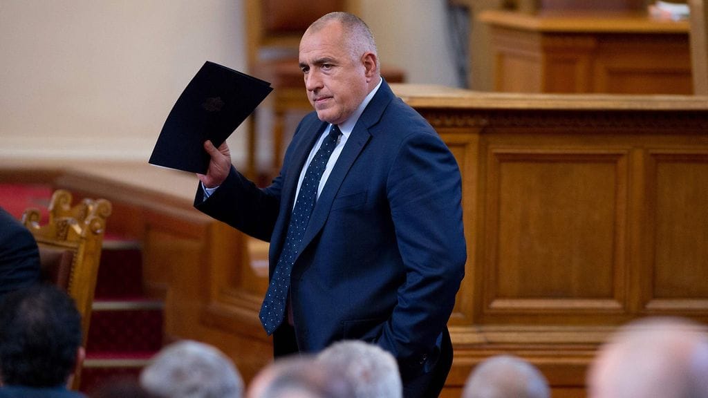 Bulgarian pääministeri Boyko Borisov saapui maan parlamentin eteen ilmoitettuaan hallituksensa eroavan 16. lokakuuta.