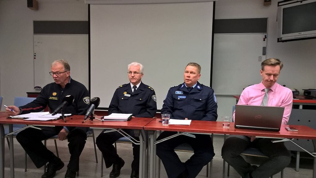 Viranomaiset järjestivät perjantaina tiedotustilaisuuden Helsinki-Vantaan kakkosterminaalin torstaina tyhjentäneen hälytyksen tiimoilta.