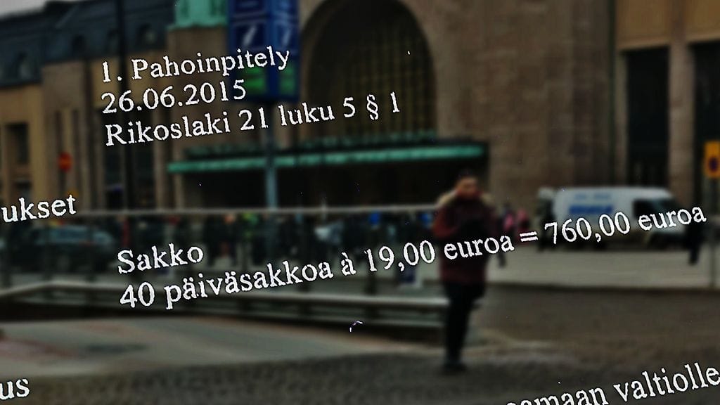 Taksinkuljettaja löi toista Helsingin asema-aukion tolpalla.