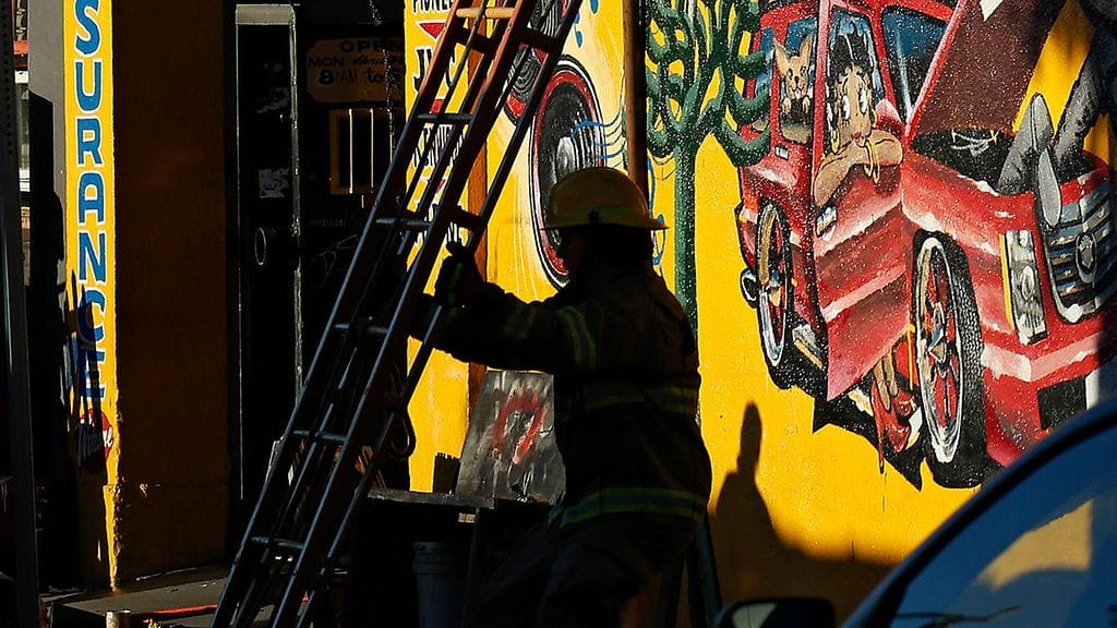 Sammutustöitä haittasi myös epäjärjestys rakennuksen sisällä sekä rakennuksen labyrinttimainen rakenne.