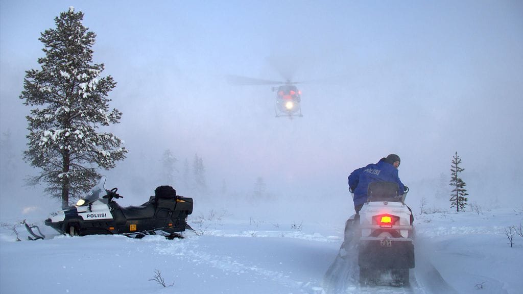 Poliisi on ottanut tämän valokuvan tapahtumapaikalta epäillyn kiinnioton jälkeen. Tapahtumapaikalla oli liki kolmekymmentä astetta pakkasta.