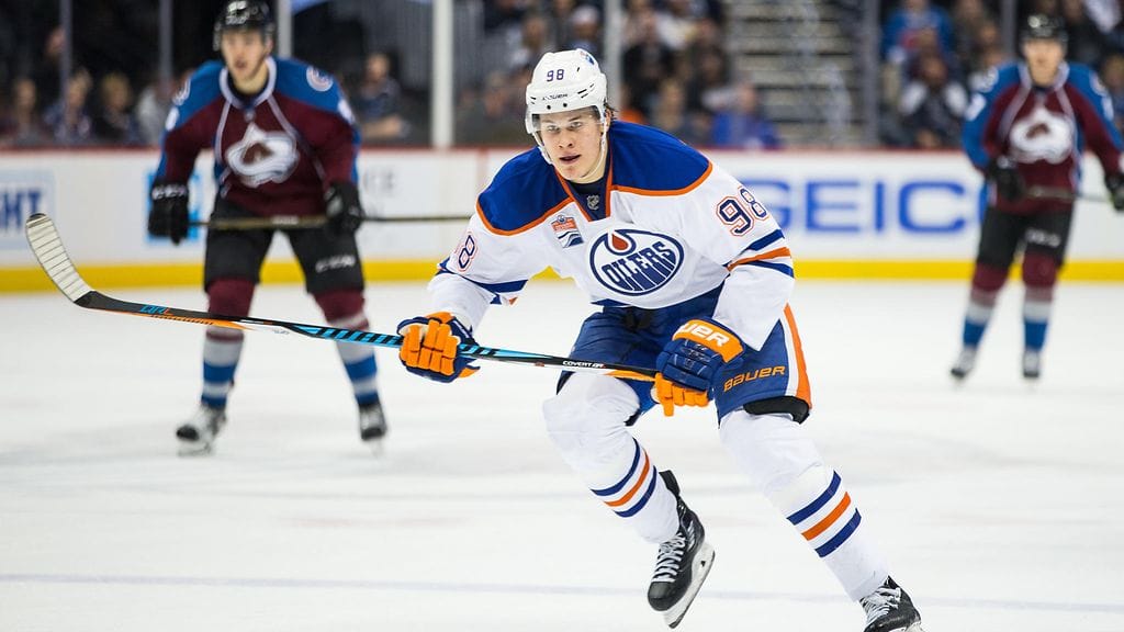 Jesse Puljujärvi on joutunut seuraamaan kolme viimeisintä Edmonton Oilersin ottelua katsomon puolelta.