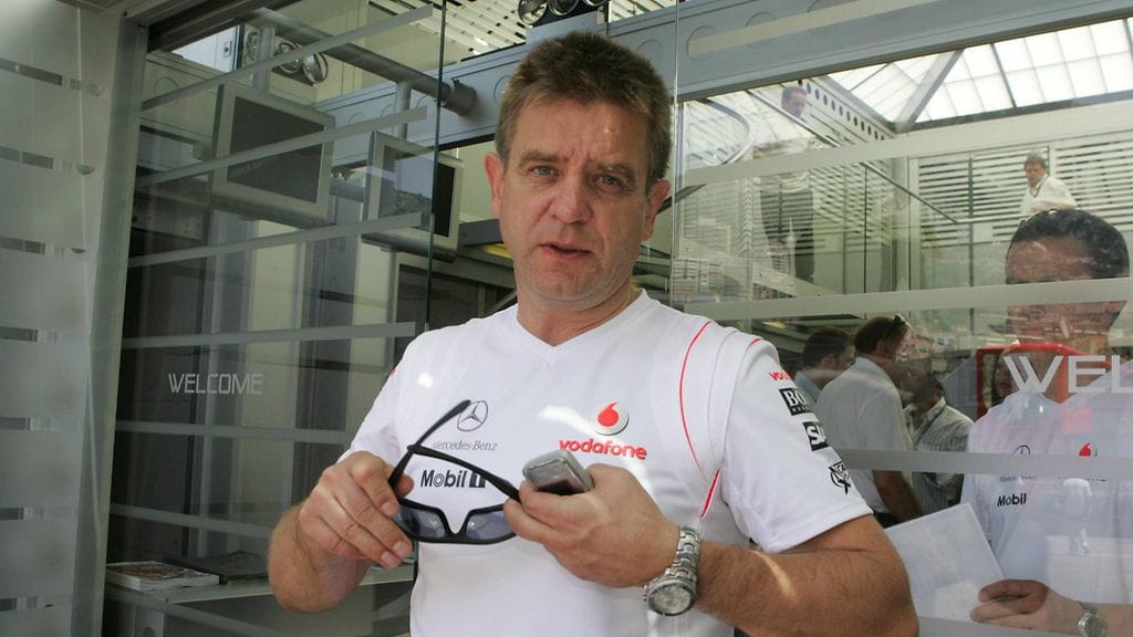 Aki Hintsa F1-varikolla. Arkistokuva.