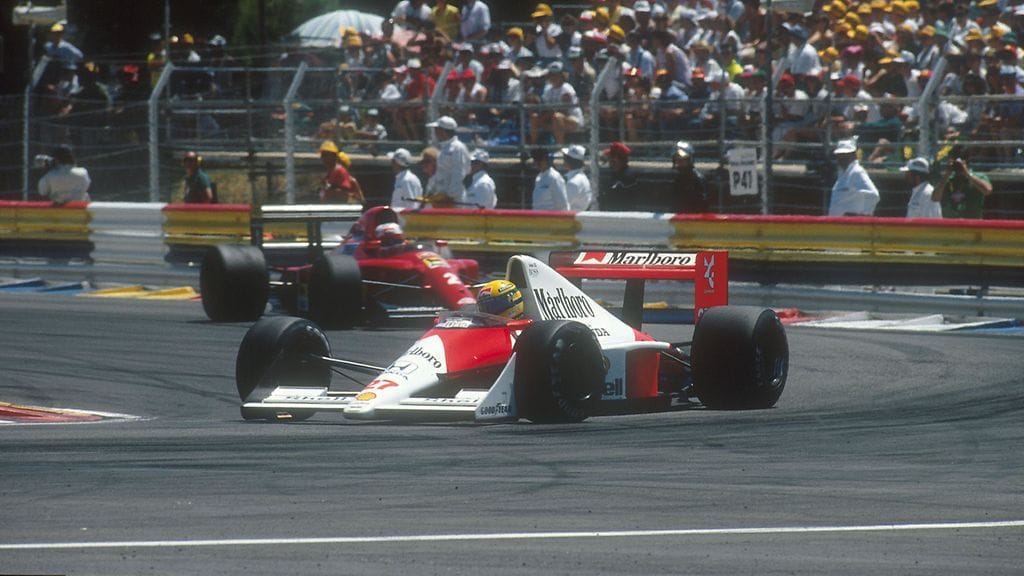 Ayrton Senna ja Nigel Mansell taistelussa Paul Ricardilla 1990.