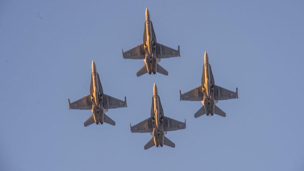 lmavoimien Hornet hävittäjien ylilento -  Itsenäisyyspäivän valtakunnallinen paraati järjesttiin Kajaanissa 6. joulukuuta 2016.