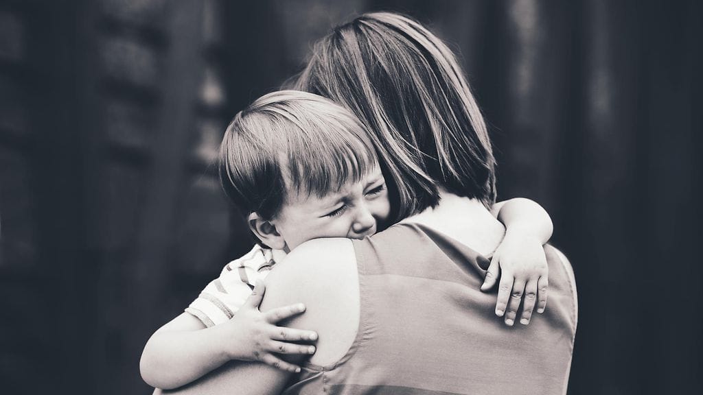 Sijaisäiti kertoo kiintyvänsä lapsiin kuin omiinsa, vaikka hän tietää, että luopumisen on väistämättä edessä.