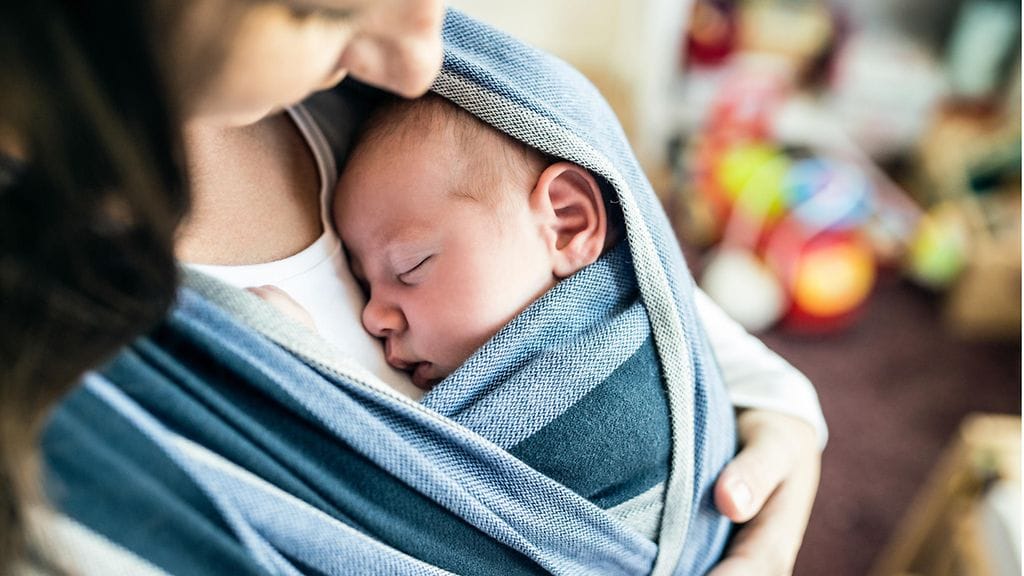 äiti, vauva, kantoliina