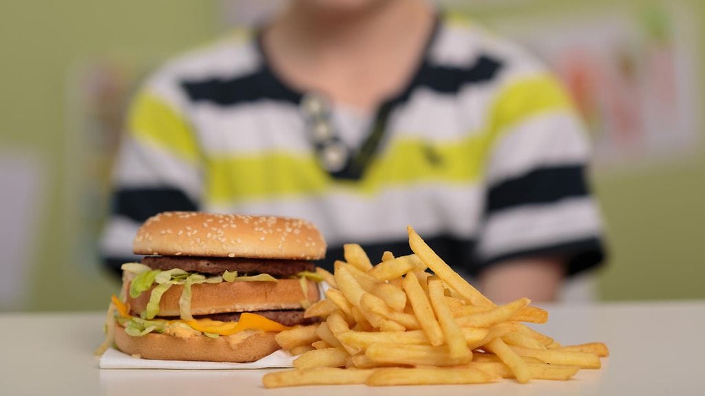 Lapsille tarkoitetut ateriat sisältävät usein yllättävän paljon kilokaloreita.