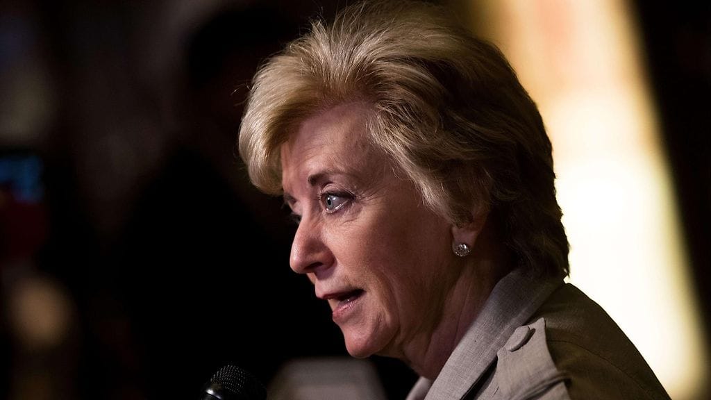 68-vuotias McMahon on johtanut show- eli viihdepainin järjestöä WWE:tä.