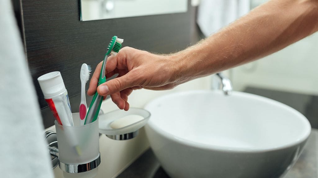 Kämppäkaveri käytti pariskunnan hammasharjoja melko ällöttävällä tavalla. Kuvituskuva.