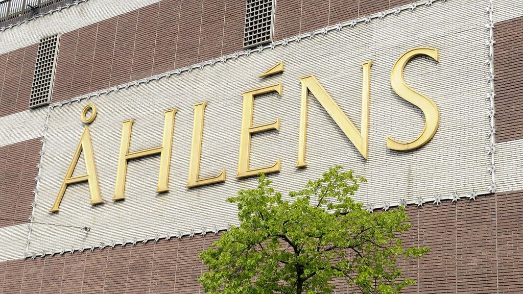 Åhlens tavarataloketju testaa käteisettömyyttä.