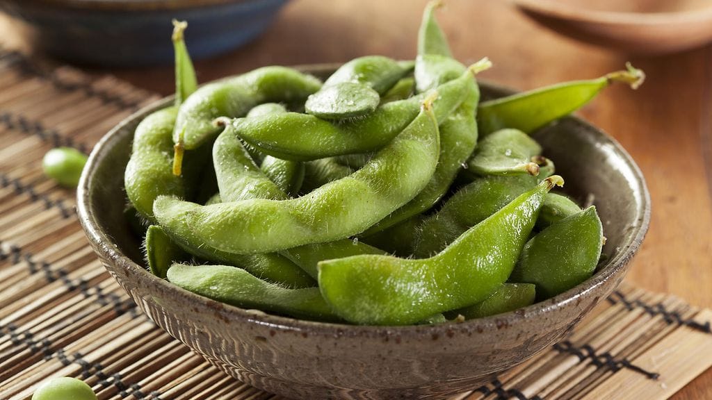 Edamame-pavut, eli vihreät soijapavut, ovat suosittuja japanilaisessa keittiössä.
