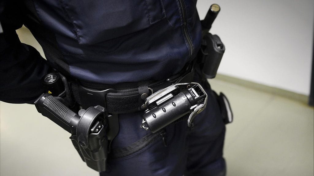 Poliisi sai epäillyn tekijän kiinni lähistöltä alle viiden minuutin kuluessa hälytyksen tulosta, ja ryöstösaalis saatiin takaisin. Kuvituskuva.