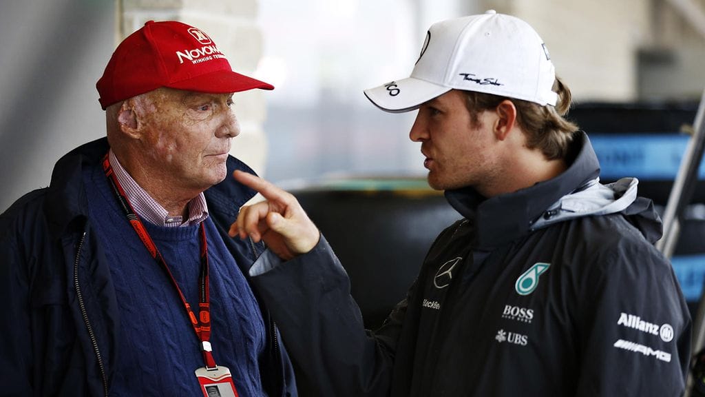 Niki Lauda ja Nico Rosberg neuvonpidossa lokakuussa 2015.