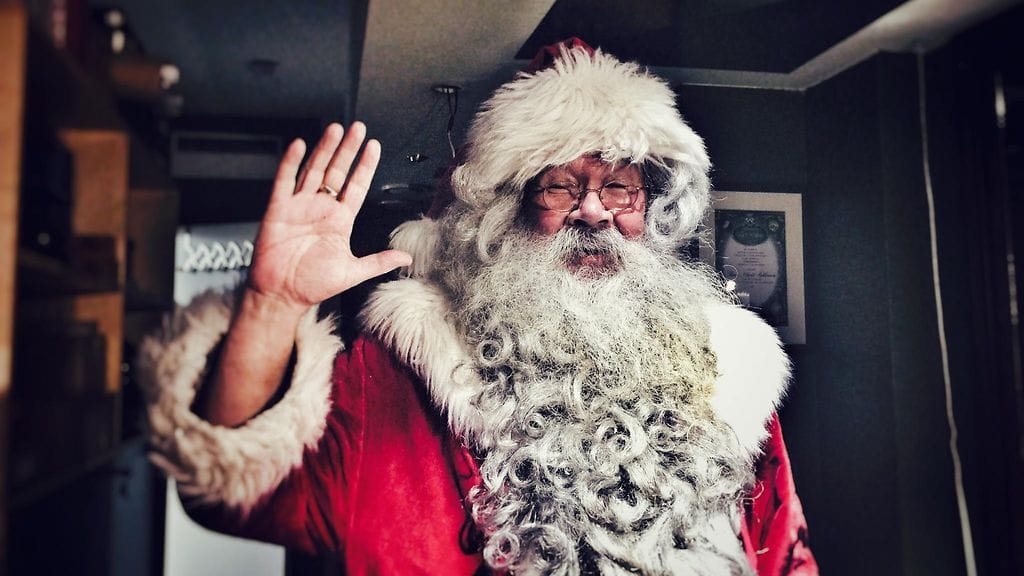 Timo Pakkanen joulupukin kamppeissa