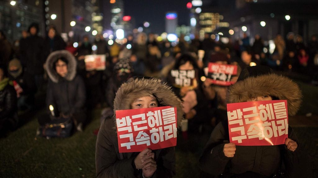 Protestoijat ovat vaatineet korruptioskandaalin ryvettämän Parkin eroa.