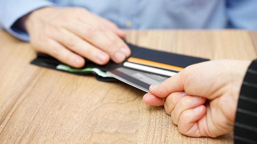 Oletko sinä parisuhteen säästäjä vai kuluttaja?