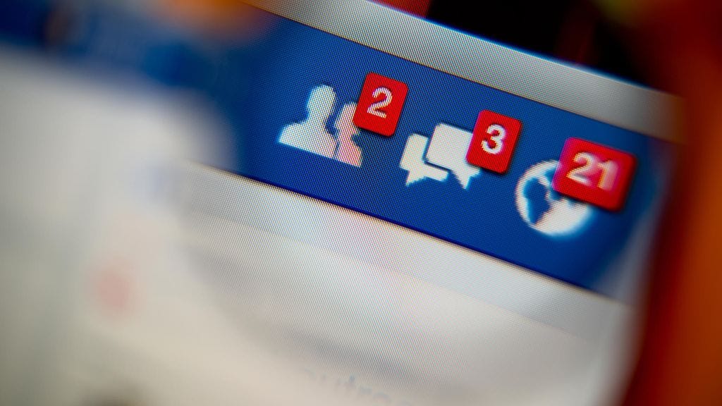 Facebook on julkaissut viime päivinä käyttäjien vanhoja päivityksiä.