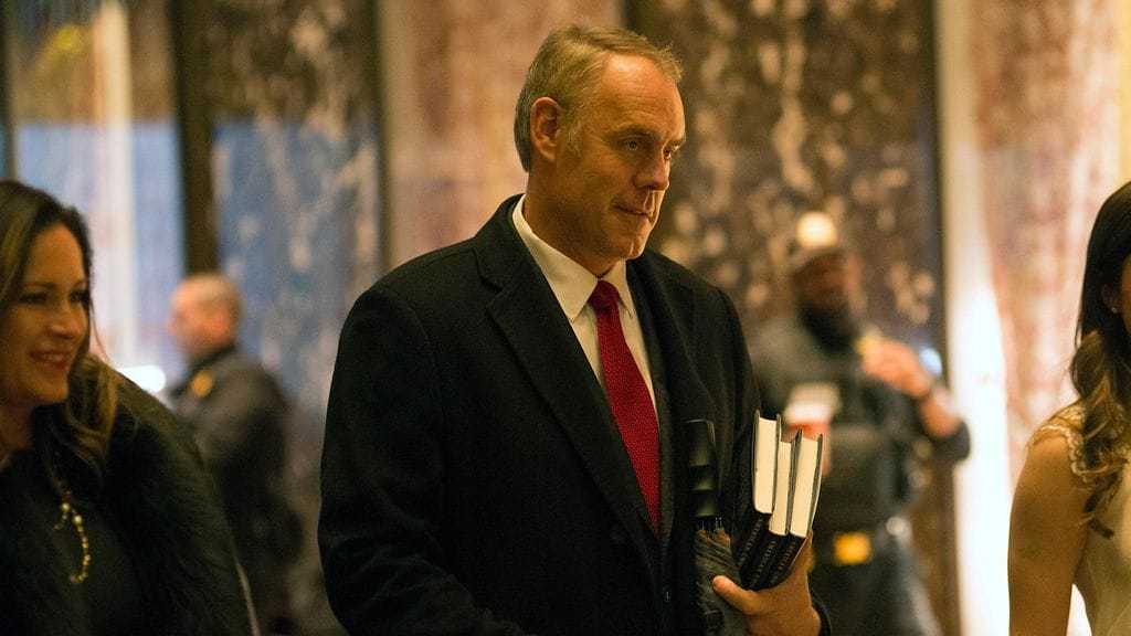 Montanan osavaltion kongressiedustaja Ryan Zinke vierailulla Trump Towerissa New Yorkissa 12. joulukuuta 2016.