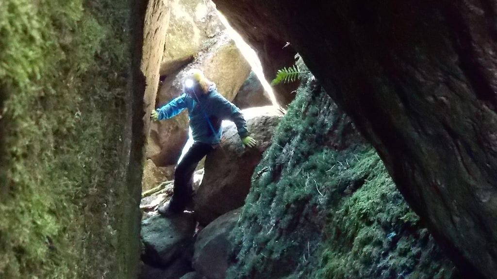 Erillinen luola Makkarsaaressa lähellä poääluolastoa_kuvaaja Mari Pylkkö