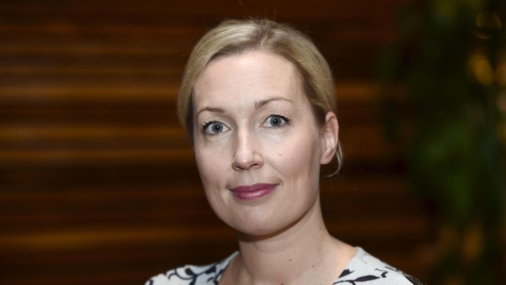 Salla Vuorikoski oli yksi toimittajista, jotka kirjoittivat pääministeri Juha Sipilän sidonnaisuuksista liittyen Terrafameen ja Katera Steeliin.