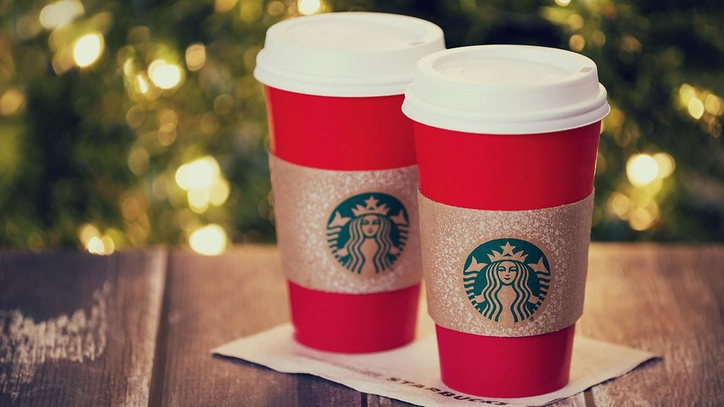 Starbucks-kahviloissa kirjoitetaan pahvimukiin asiakkaan nimi.