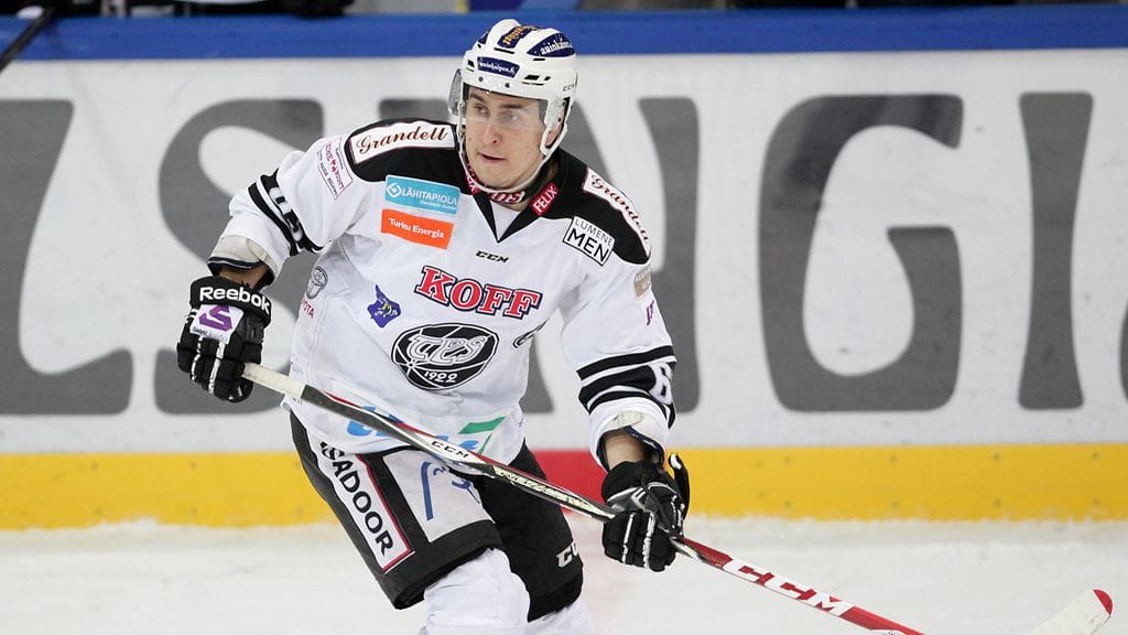 Niclas Lucenius TPS:n paidassa tammikuussa 2015.