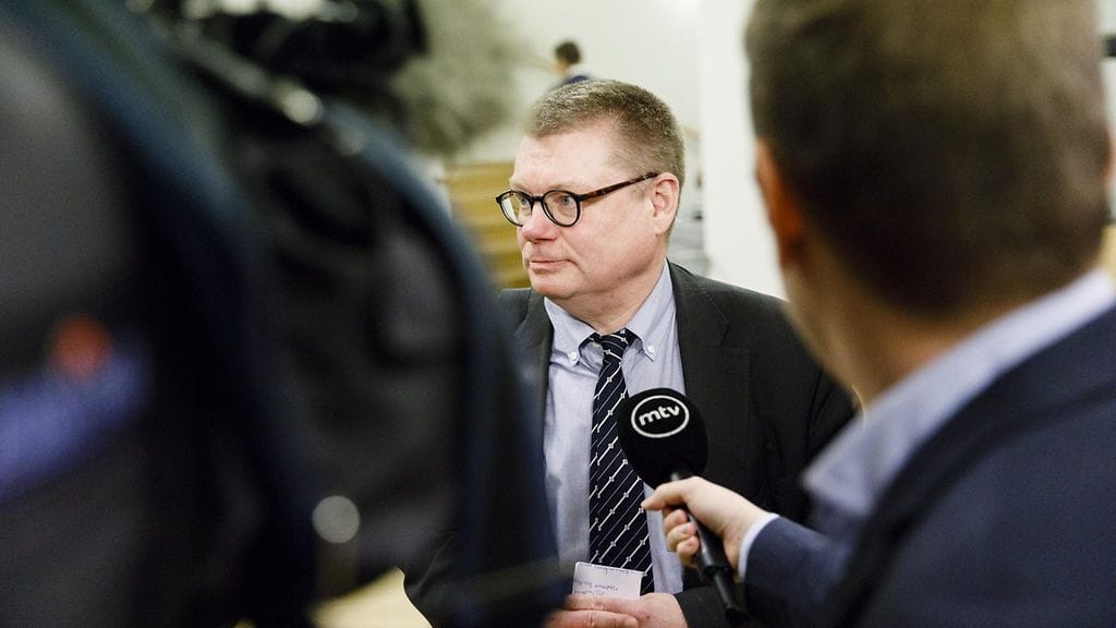 Kimmo Kivelä (ps.) sanoi eilen hallintoneuvoston kokouksen päätteeksi muun muassa, että "hallintoneuvosto tukee työtä, jota Ylen johto on jo aloittanut tilanteen korjaamiseksi".