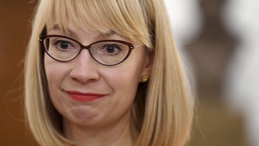 SDP:n Tytti Tuppurainen arvostelee ulkoministeri Soinin lausuntoja turvapaikanhakijoiden uusista siirroista.