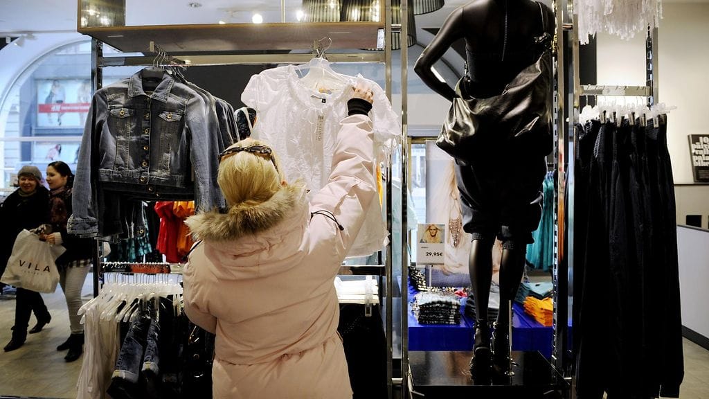 Äidin kauppareissu päättyi kyyneliin. Kuvituskuva.