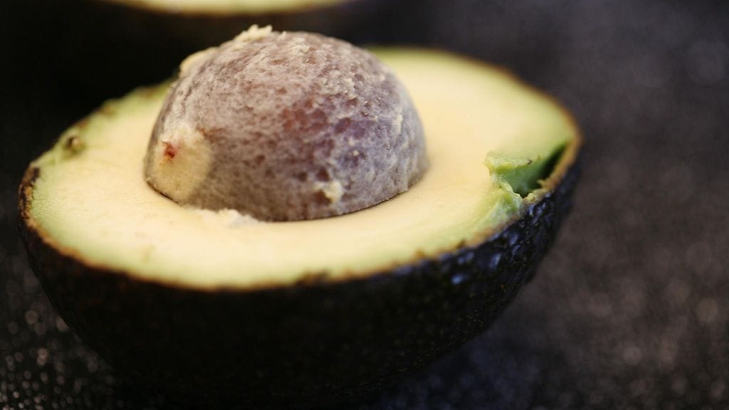 Joko hallitset niksin, jolla voit helposti tarkistaa avokadon kypsyyden?