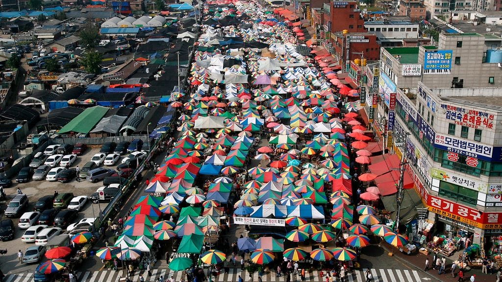 1960-luvulla avattu Moran Market on myynyt vuosittain ainakin 80 000 kuollutta tai elävää koiraa.