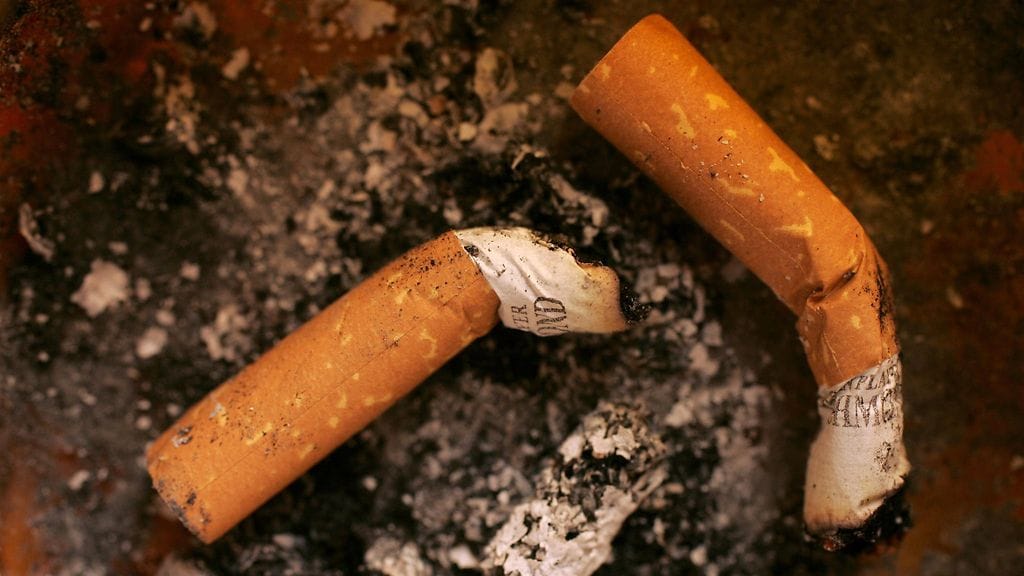 Tupakkaveron nostaminen ja tupakkalakien tiukentaminen on tutkijoiden mukaan vähentänyt tupakointiin liittyviä kuolemia kaikkein eniten.