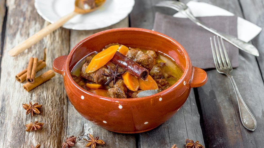 Glögi sopii loistavasti lihaisan pataruoan mausteeksi.