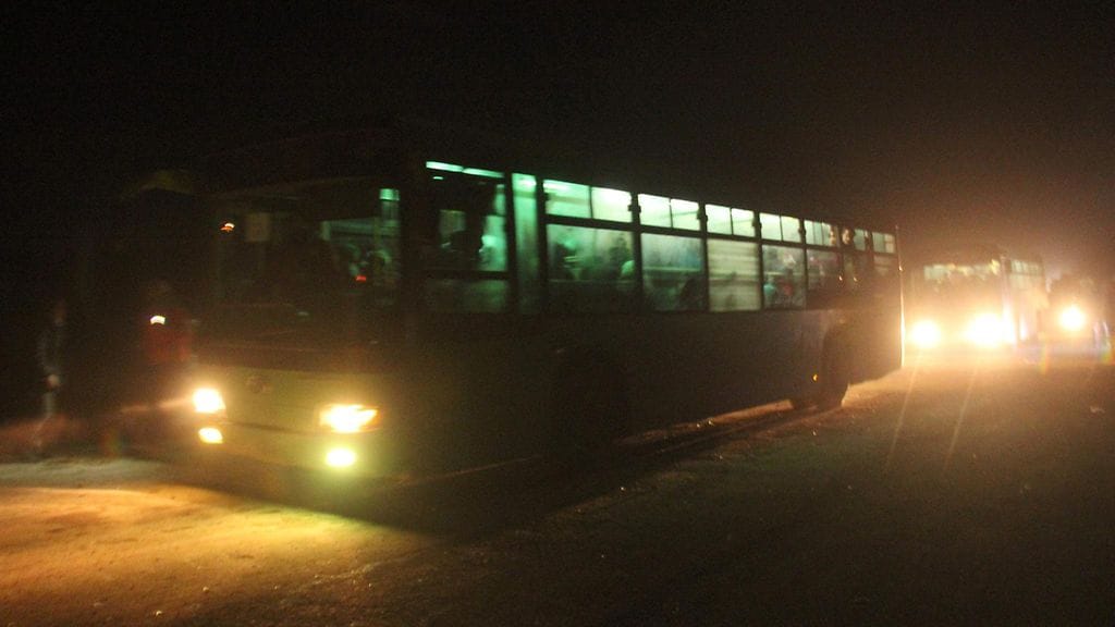 Evakuoituja vietiin bussilla aiemmin tällä viikolla.