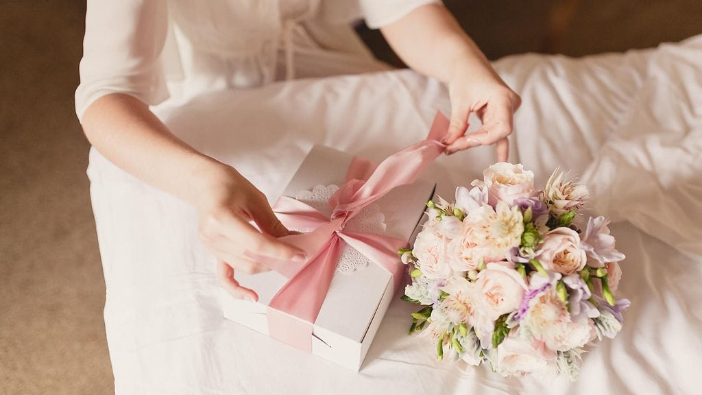 Morsiamen äidiltään saama häälahja yllätti kaikki.