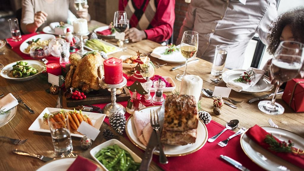 Jouluruokiin satsaavat eniten miehet ja eläkeikäiset.