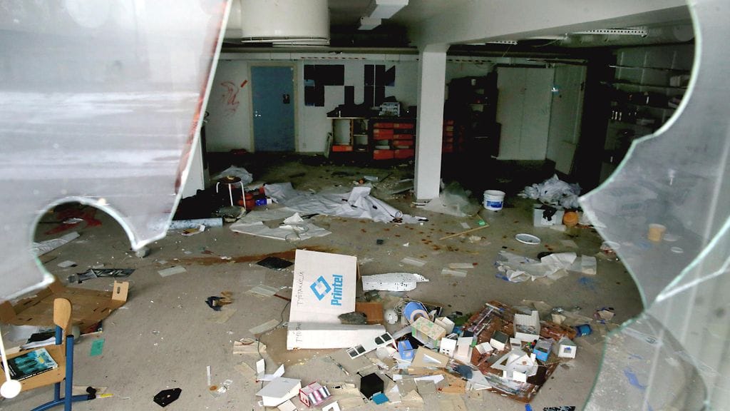 Outokummun entinen Kummun koulu jäi tyhjilleen vuonna 2012. Vain muutaman vuoden tyhjillään ollut rakennus on tätä nykyä kuin pommin jäljiltä.