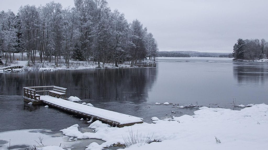 Hyisestä vedestä kaverinsa pelastanut poika palkittiin Arjen sankari -palkinnolla. Kuvituskuva.