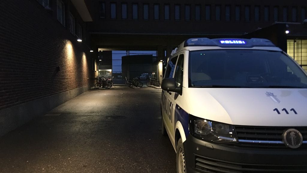 - On selvitetty, että syyttäjät tekevät keskimäärin 6 työpäivän tunnit viikossa ilman mitään lisäkorvausta. Se perustuu ammattiylpeyteen, velvollisuudentuntoon ja vastuunkantoon, Suomen syyttäjäyhdistys kirjoittaa kannanotossaan.