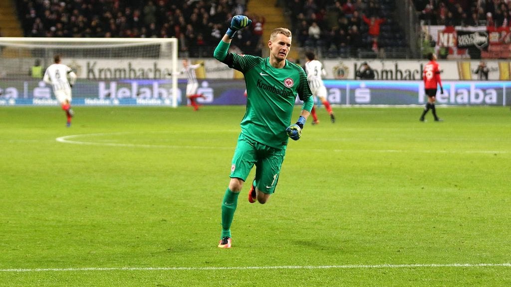 Lukas Hradecky pääsi tuulettamisen makuun 3-0 voitossa Mainzista.