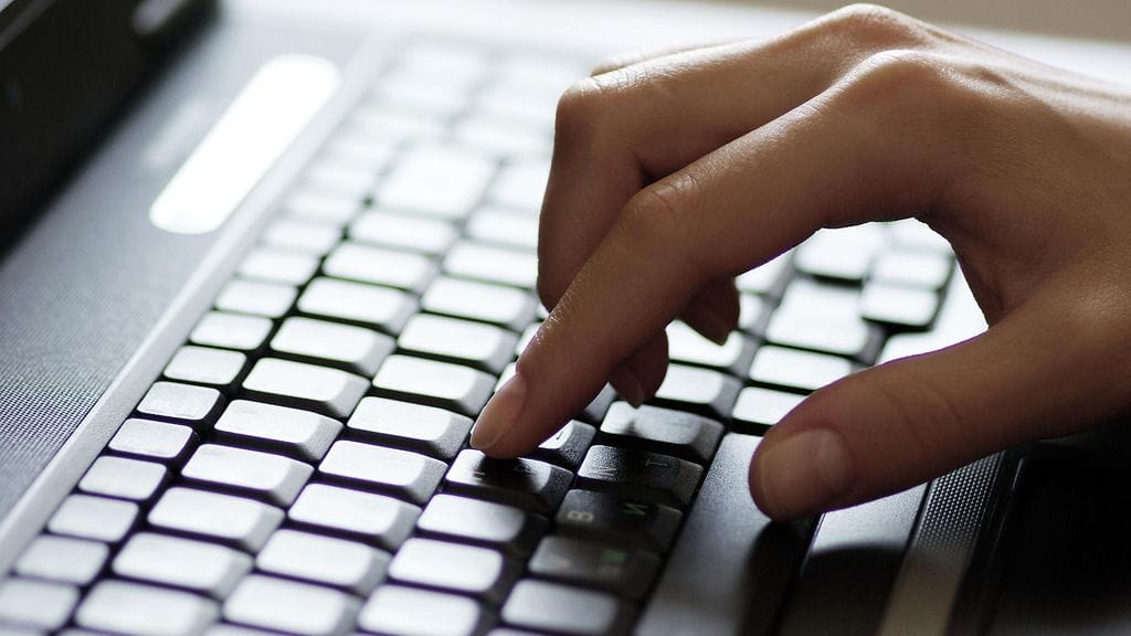 Larry oli kuollessaan 74-vuotias. Mies aloitti työt Piilaaksossa 1960-luvulla ja kehitti uransa aikana komennot copy, paste ja cut.