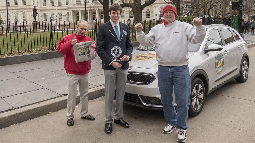 Kia Niro ja ylpeät kuljettajat.