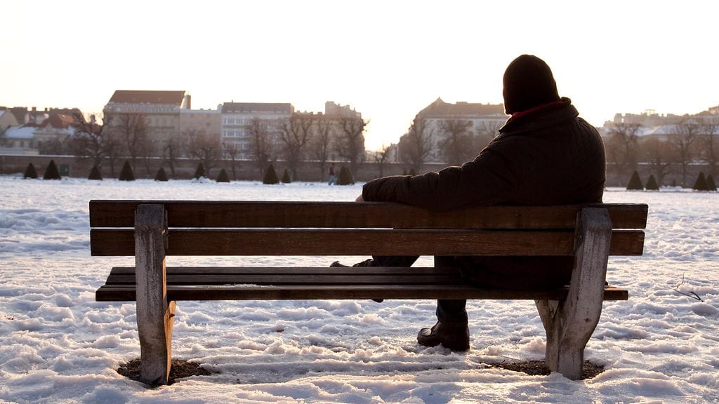 "Yksinäisyys muodostaa helposti kehän, jossa tuska ja ahdistus kertaantuvat joskus epärealistisiinkin mittoihin", maalaislääkäri kirjoittaa. Kuvituskuva.
