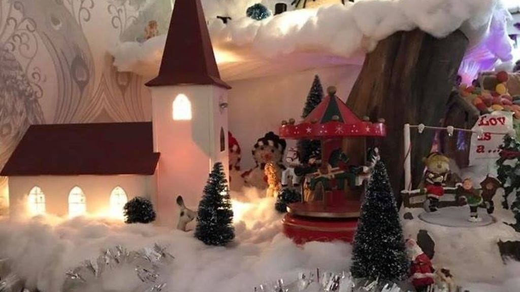 Loviisalainen Kimmo Lonka rakensi kotiinsa upean joulumaan.