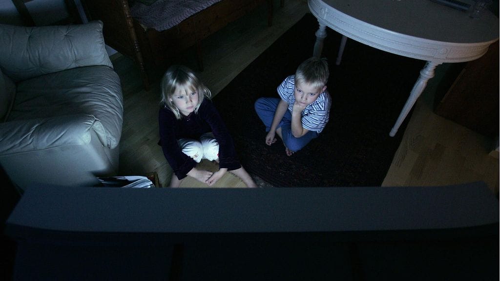 Televisiota ei kannattaisi katsoa täysin pimeässä huoneessa.