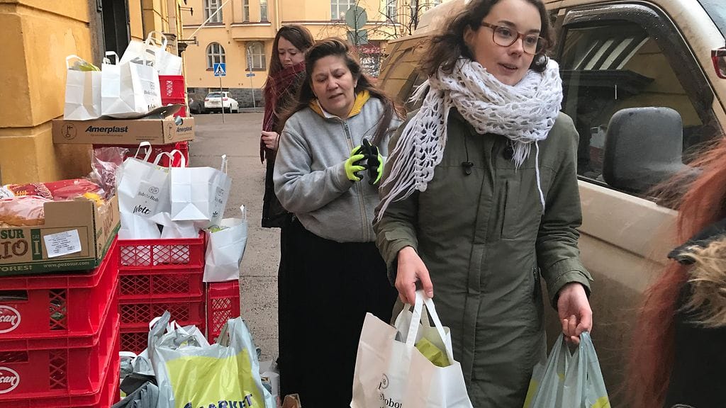 Kodittomien jouluateria: Ruoka-jakelu