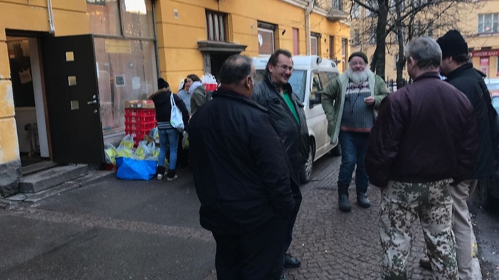 Kodittomien jouluateria: Ruoka-jakelu (1)