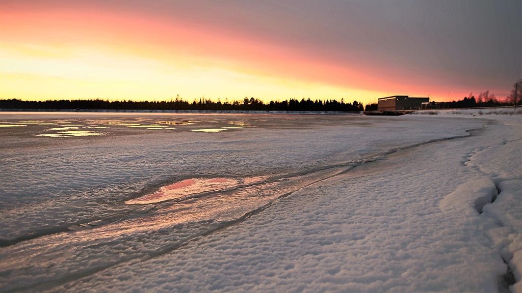 Lukijan kuva. Oulujoki Vaalassa aatonaattona.